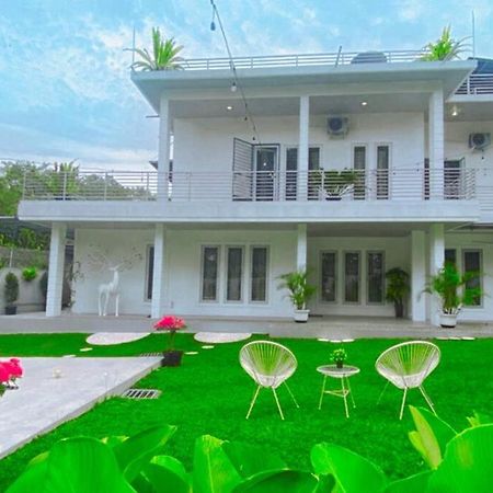 Garden Villa By Villapedia Bogor Exterior foto