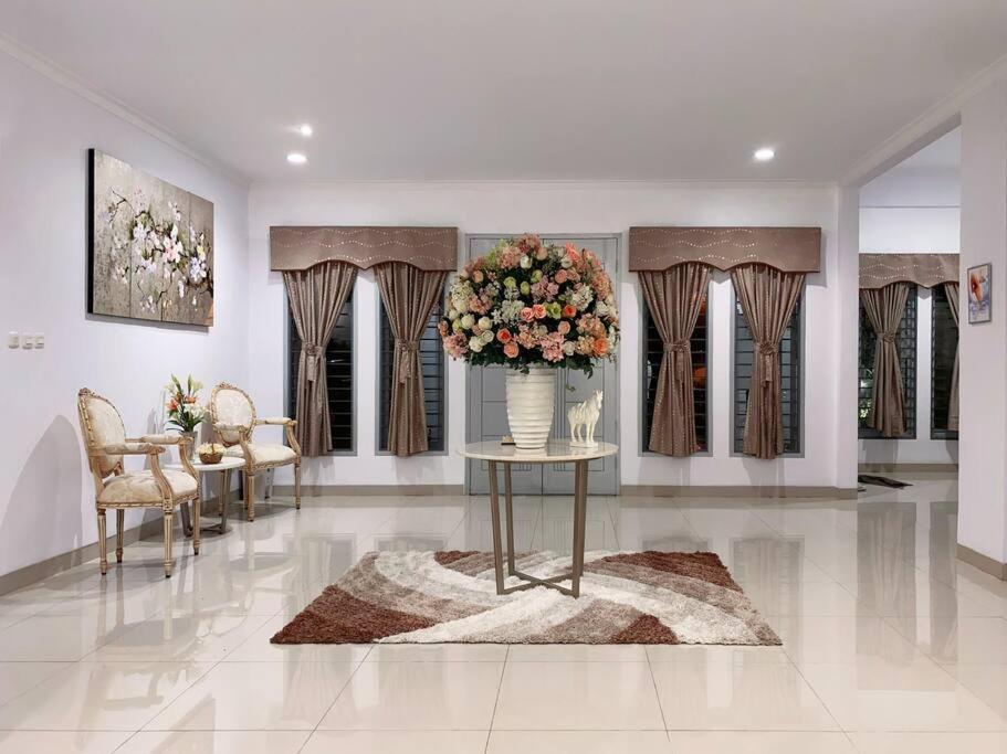 Garden Villa By Villapedia Bogor Exterior foto
